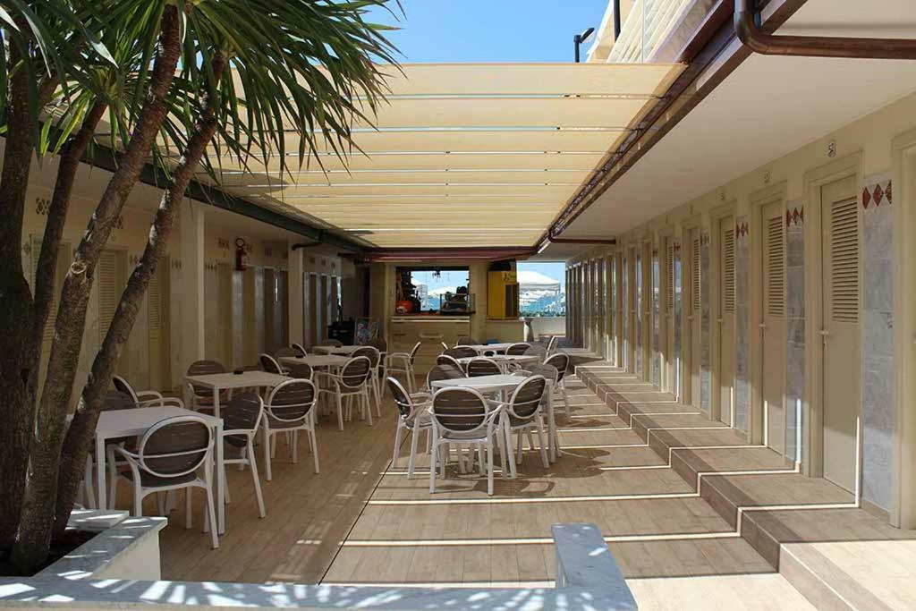 Hotel Delfino Marina Di Carrara Exterior photo