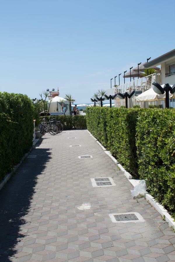 Hotel Delfino Marina Di Carrara Exterior photo