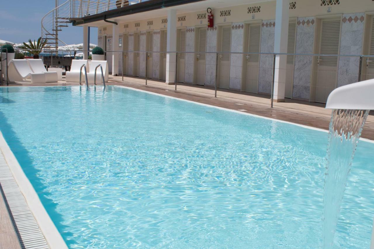 Hotel Delfino Marina Di Carrara Exterior photo